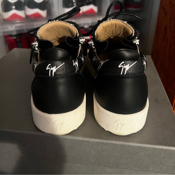 Giuseppe Zanotti - Picture 4 of 4